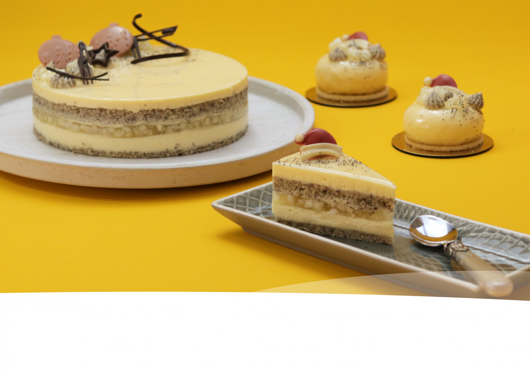 Alm&aacute;s-m&aacute;kos-van&iacute;li&aacute;s desszert