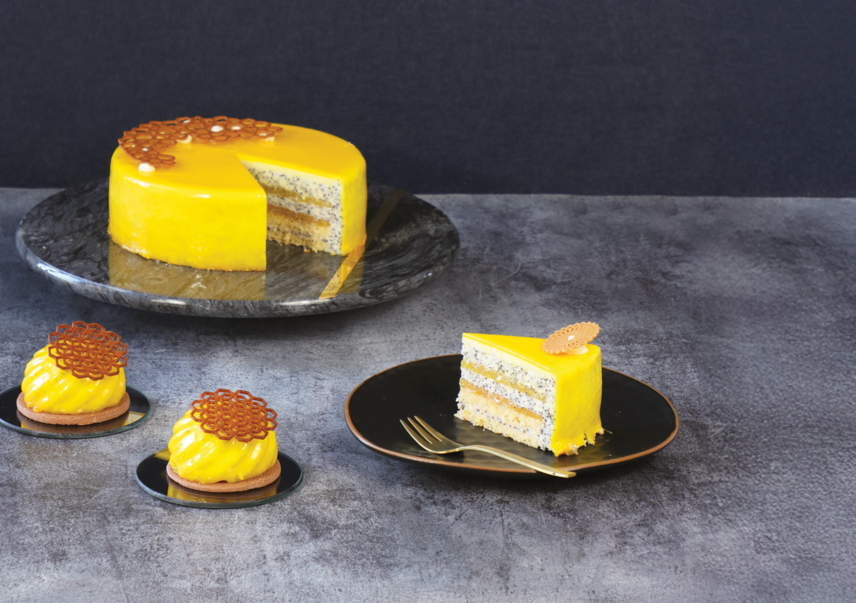 Mang&oacute;s-s&aacute;rga&shy;barackos-m&aacute;kos desszert